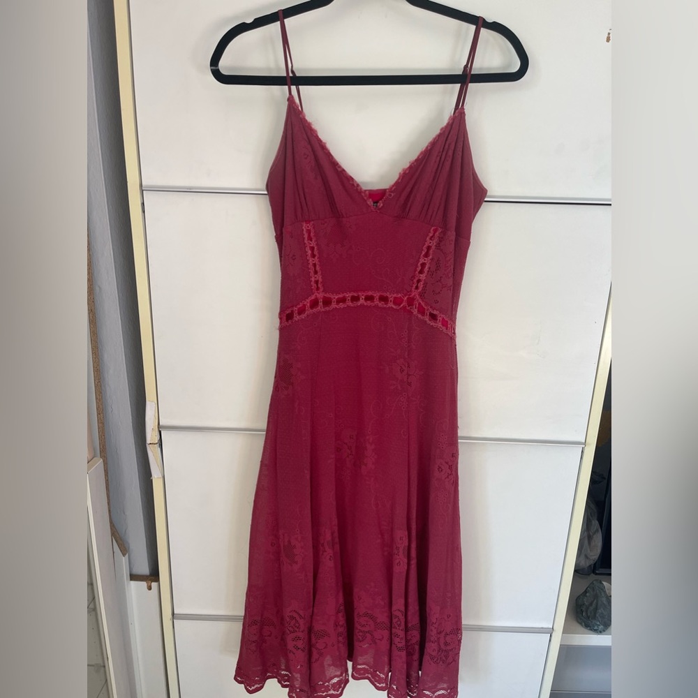 BETSEY JOHNSON PULL IVER STRETCHY LACE DRESS